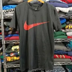 ナイキ スウォッシュ デカロゴＴシャツ