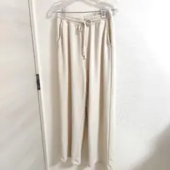 ホームクリーニング済み。ユニクロオフホワイトカラーパンツ