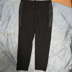 ブラック ストレートカットパンツ