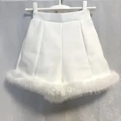 【evelyn エブリン】ファー付きホワイトショートパンツ