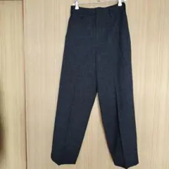 ダークグレー