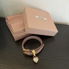 箱付き】miumiuハートクリスタルマドラスレザー ブレスレット - メルカリ