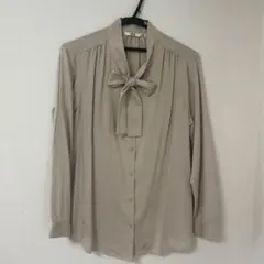 UNIQLO ボウタイブラウス 長袖 ベージュ M レーヨンポリエステルのサムネイル