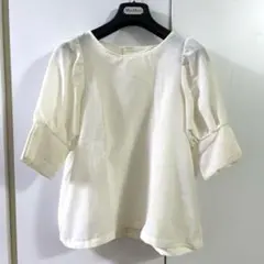 白色パフスリーブ半袖ブラウスのサムネイル