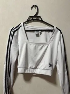 adidasトップス