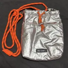 ニコアンド　オリジナル細コードショルダー巾着バッグ　シルバー