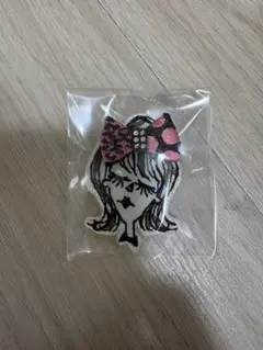 女の子モチーフ 刺繍ピンバッジ リボン ブローチのサムネイル
