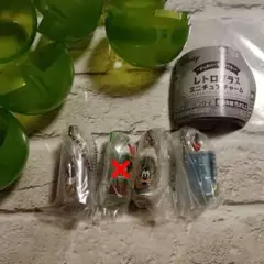 レトログラスミニチュアチャーム　ディズニーキャラクター　３つ　ガチャ　ドナルド他