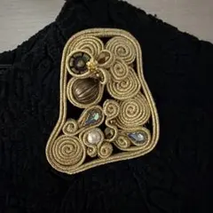 ハンドメイド　軽い　ブローチ