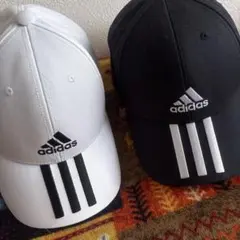 adidas❤️キャップ…黒、白、セット売りのサムネイル