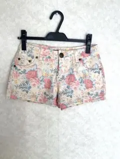 CECIL McBEE フラワープリント ショートパンツ　S