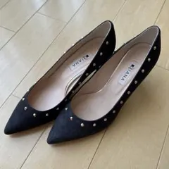 新品DIANA スタッズ付き ポインテッドトゥ パンプス ダークグレーのサムネイル