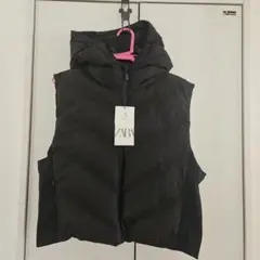 未使用　ZARA フード付き ブラック ダウンベスト