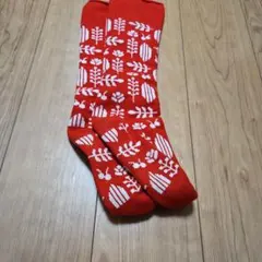 北欧　赤い植物モチーフソックス