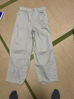 GUライトグレー チノパン