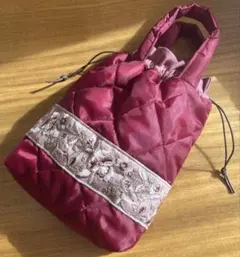 キルティングの巾着バッグ