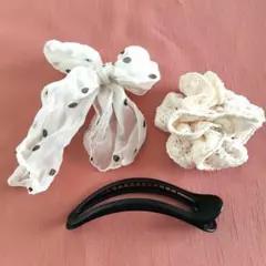 黒のヘアクリップ バレッタ　アイボリー レース シュシュ　ドットシフォンリボン