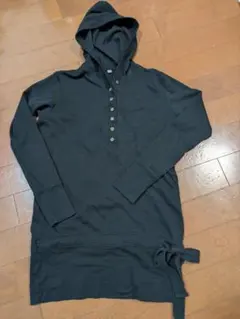 UNIQLO　フード付き ブラックパーカー