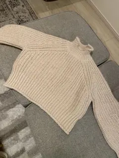 H&M ベージュ　クロップド　ニットセーター Mサイズ