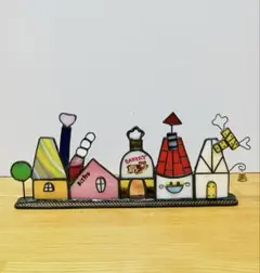 ステンドグラス　煙突屋根が並ぶ街並み