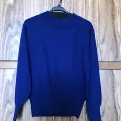 濃い青 長袖ニットセーター