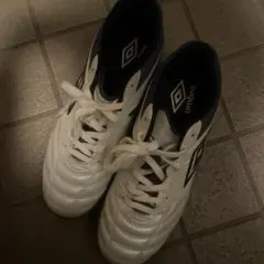 umbro サッカーシューズ ホワイト/ネイビー