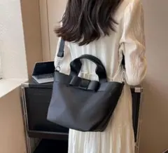 リボン付きブラックトートバッグ　ストラップ付き　可愛い✨️
