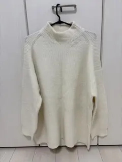 GU パフィータッチオーバーサイズハイネックセーター　Mサイズ　オフホワイト