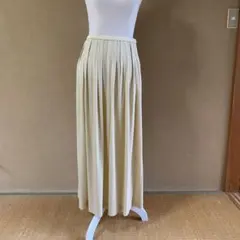 ピノーレ　クリーム色 プリーツフレアスカート