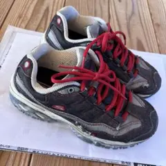 SKECHERS グレー/レッド スニーカー