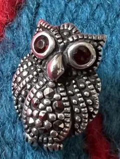 silver 925 ×マーカサイト×ガーネット　フクロウ　ピアス