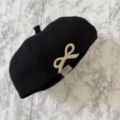 美品　axes femme BLACKベレー帽　ホワイト リボン刺繍柄のサムネイル