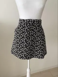 【Heather】花柄 刺繍 ミニスカート ブラック 台形スカートのサムネイル