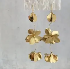 ゴールドフラワーピアス　結婚式　二次会