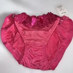 ピンクのサテン風レース付き ショーツ Mサイズ