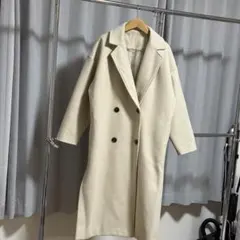 クリーム色 ダブルブレスト ロングコート