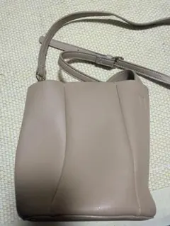 ベージュ ショルダーバッグ 巾着型のサムネイル