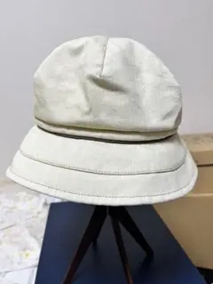 ベージュ バケットハット 装飾ボタン付き