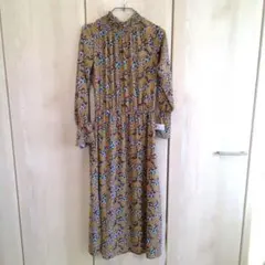 【GU】花柄ロングワンピース　ブラウン　フリルハイネック