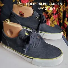 ブラック スニーカー