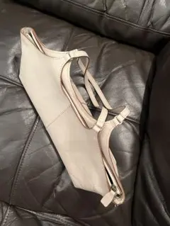 tsumori chisato CARRY レザー　ホワイトショルダーバックのサムネイル