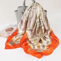 オレンジとクリーム色のチェーンデザインスカーフ 大判 約：90cmx 90cm