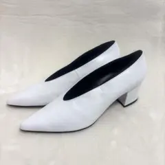 【新品未使用】CHEMBUR ポインテッドトゥパンプス 24.5cm ホワイトのサムネイル