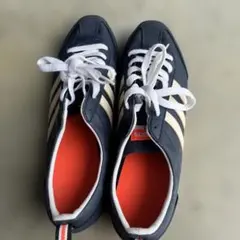 adidas ネイビー スニーカー