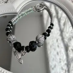 ハンドメイド 黒とシルバーの携帯ストラップ