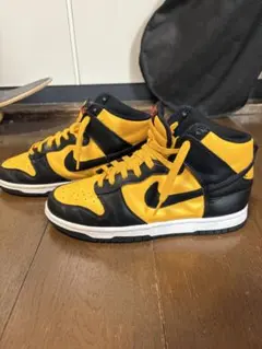 NIKE Dunk High イエロー ブラック スニーカー　箱なしのサムネイル
