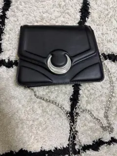黒 ショルダーバッグ シルバー装飾付き