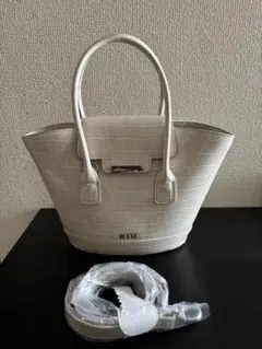 新品Riu 2way croco hand bag ベージュ - メルカリ 【美品】Riu 2way croco hand bag バッグベージュ