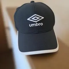 【美品】umbro キャップ UUAXJC04 ブラックのサムネイル