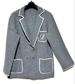 某有名メーカー品、レディースダブルデザイン胸刺繍のウール100%ニットジャケット